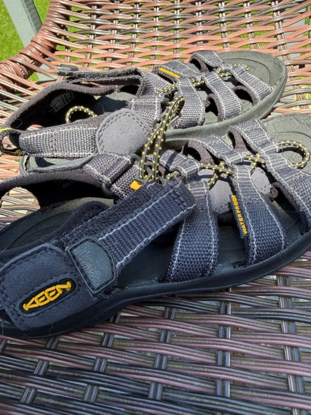 Keen Boys Size 1 Waterproof Sport Hiking Sandals Black 1006331
